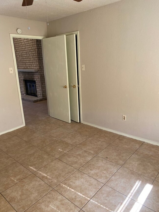 Building Photo - 714 Woodland Ct