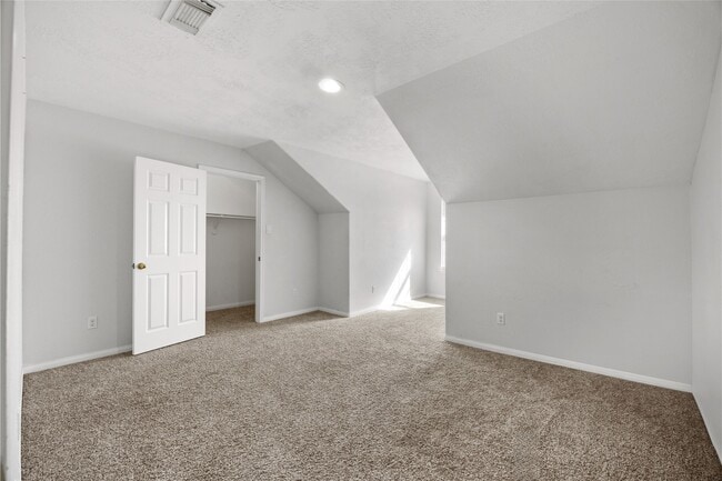 Building Photo - 14942 Gray Ridge Dr