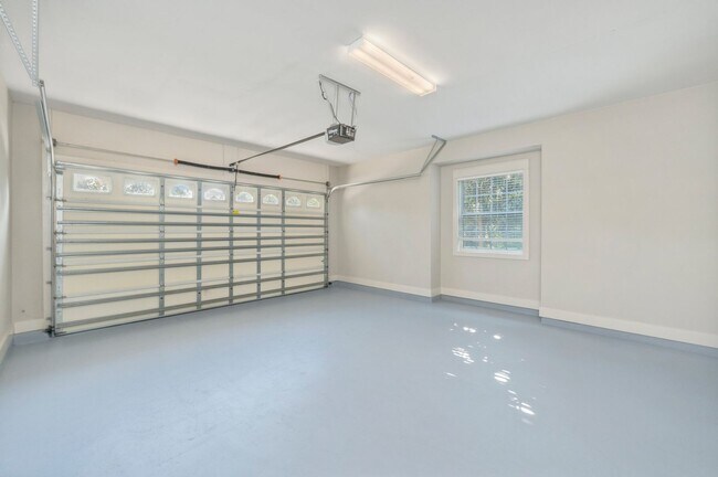 Building Photo - Gorgeous Regatta Bay 3 Bedroom Townhouse!