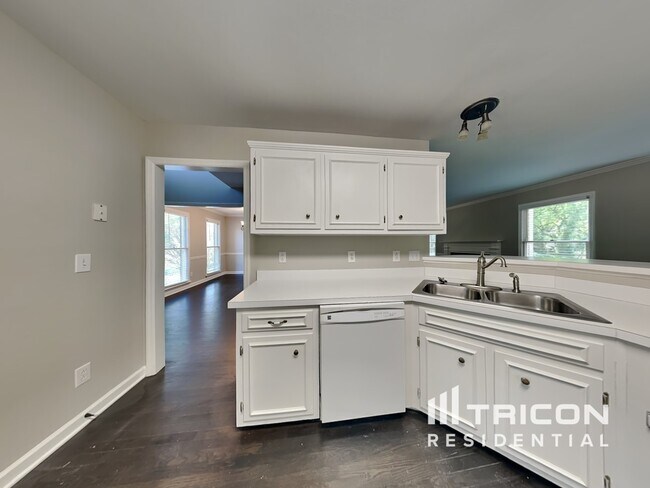 Building Photo - 2605 Douglas Ln