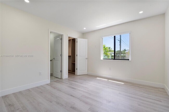 Building Photo - 255 Grant Dr