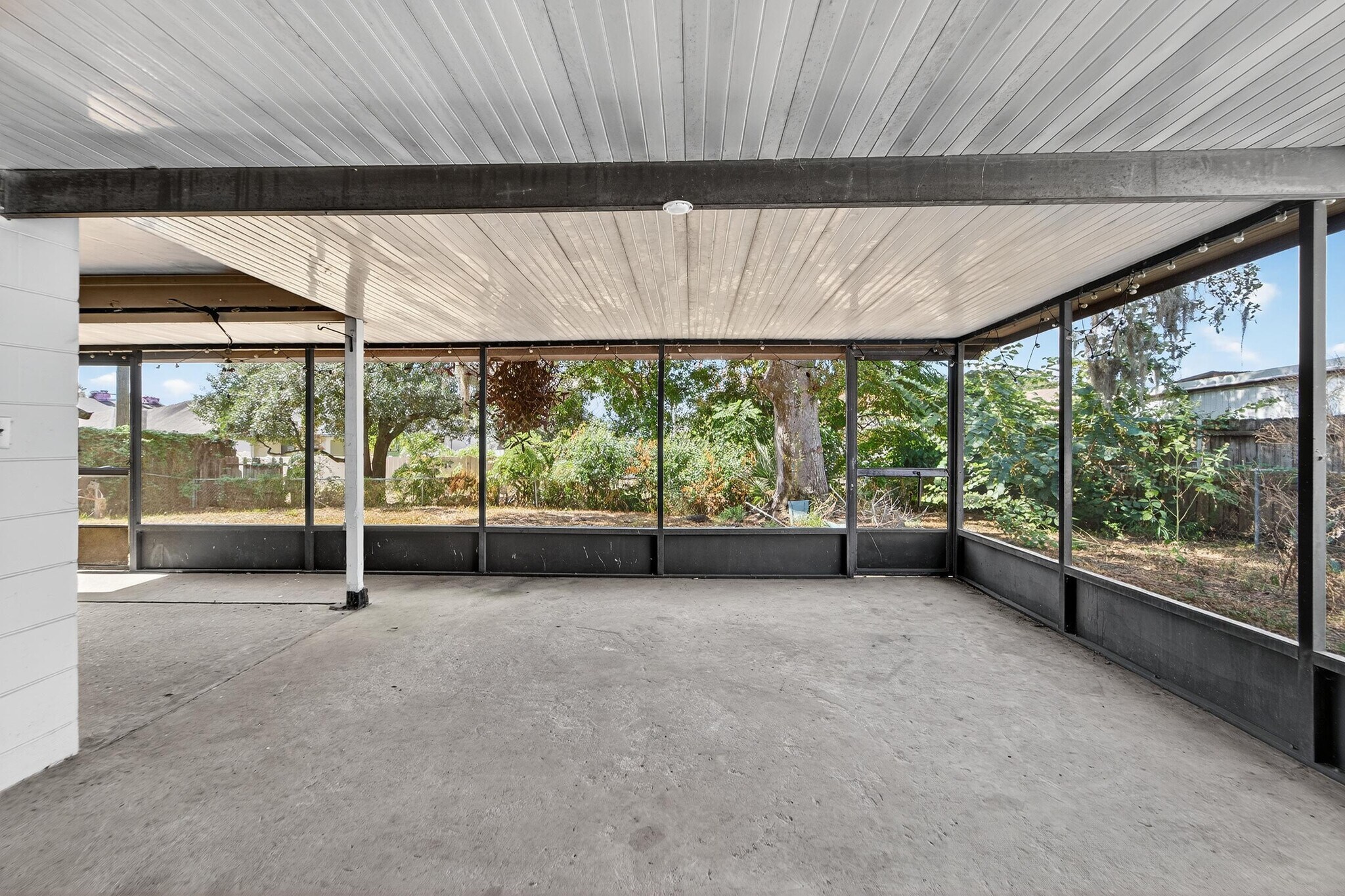 Building Photo - 1712 Village Ct