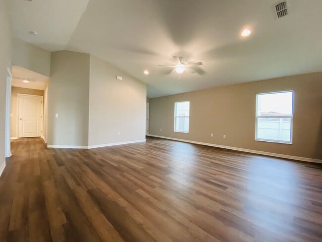 Building Photo - 223 Hibiscus St
