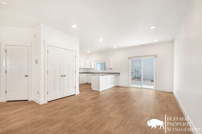 Building Photo - Beautiful brand new luxury 3 Bedroom 2.5 Bath townhouse!!