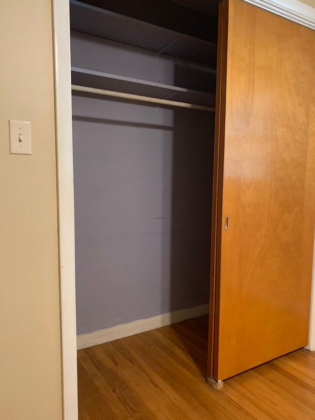Building Photo - Your Next Home Awaits! 3 Bed/2 Bath Near J...