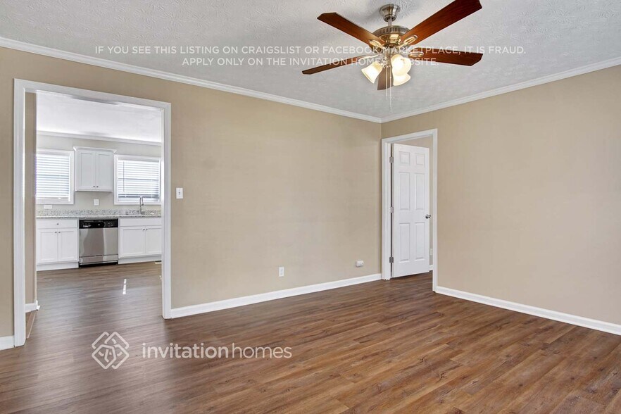 Building Photo - 521 Ivy Ln