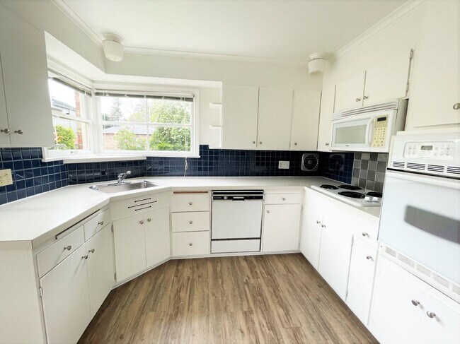Building Photo - 4bd/2ba Seattle Home