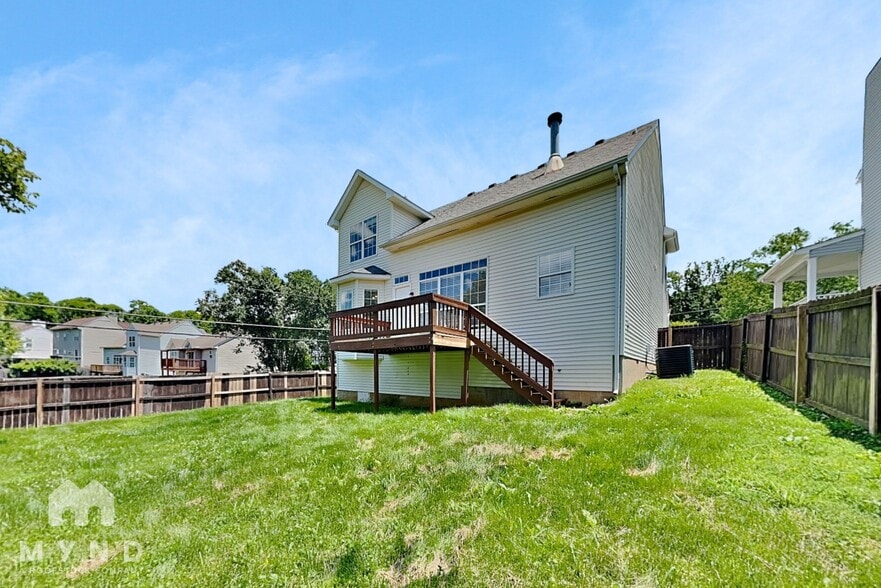 Building Photo - 3100 Creekview Ln
