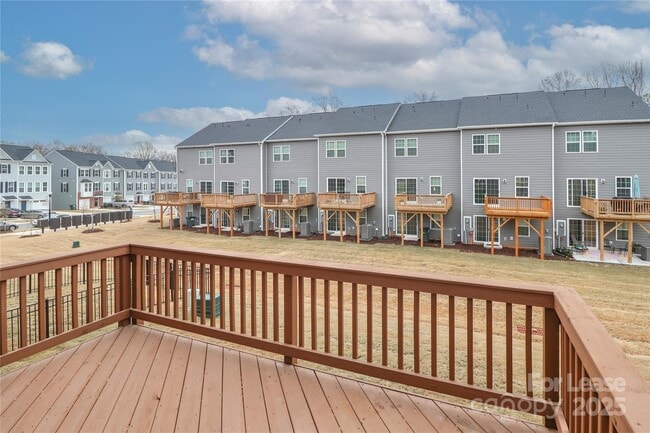 Building Photo - 5038 Springarn Ct