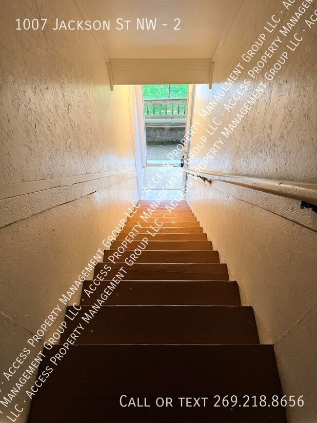 Building Photo - 1007 Jackson St NW