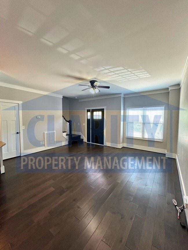 Building Photo - Modern townhome w/ master-on-main!