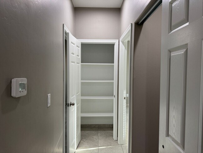 Building Photo - Beautiful Modern 3Bdm 2Ba Home, Easy Access to I-10, Must See!