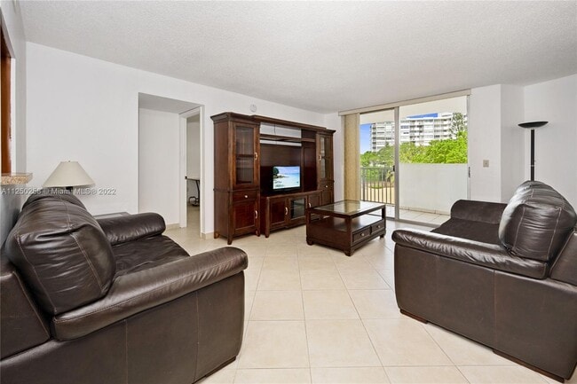 Building Photo - 1300 NE Miami Gardens Dr