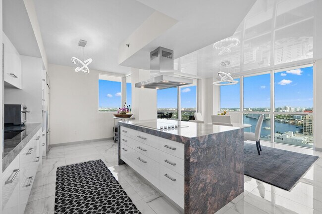 Building Photo - 101 S Fort Lauderdale Beach Blvd