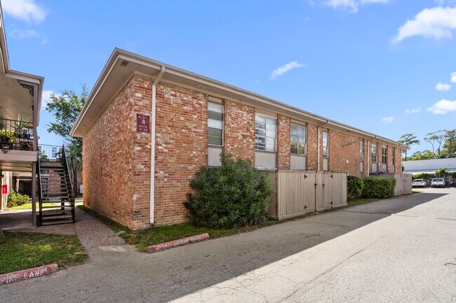 Building Photo - 9616 Long Point Rd