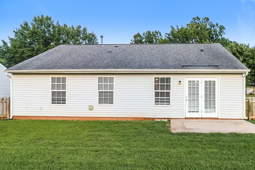 Building Photo - 515 River View Dr