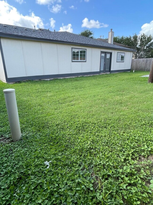 Building Photo - 711 Chaseway Dr