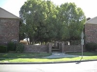 Building Photo - 4544 N Sharon Ave