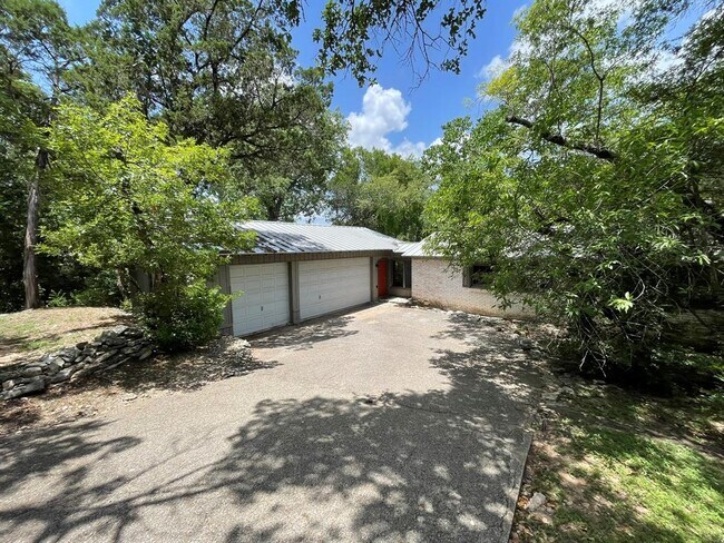 Building Photo - 720 Yaupon Valley Rd