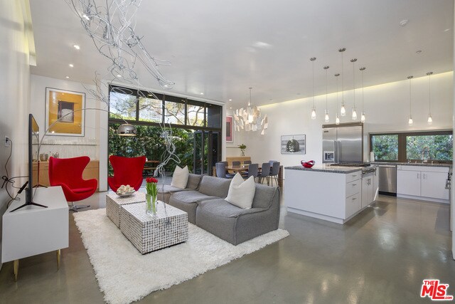 Primary Photo - 1849 Fox Hills Dr