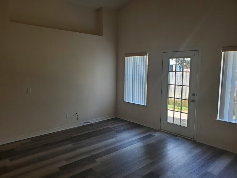 Living Room - 355 Currant Trce
