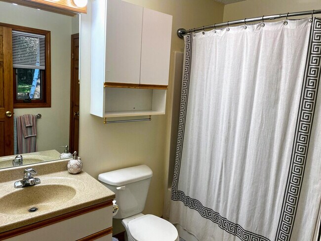 Building Photo - 140 Paquette Cir