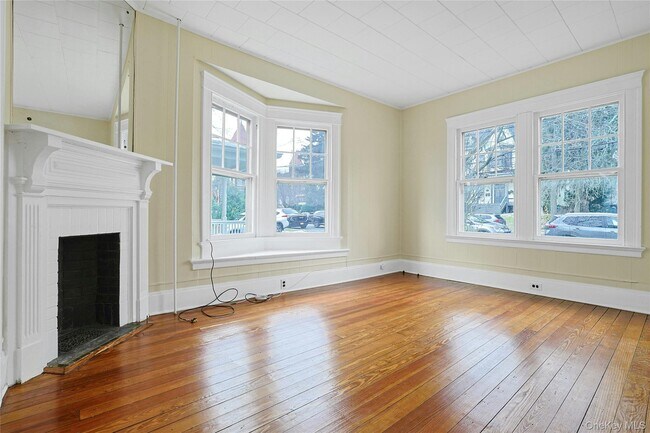 Building Photo - 105 S Broadway