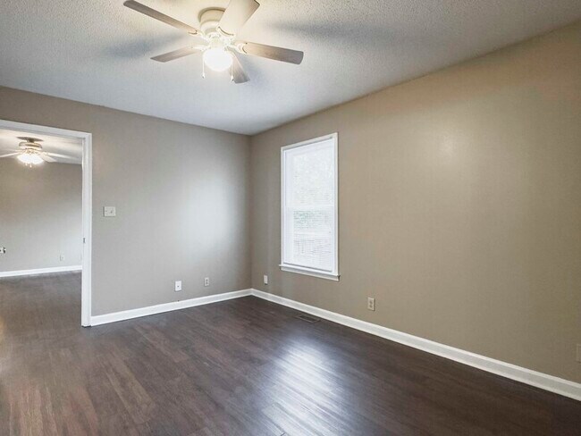 Building Photo - 587 Joshua Dr