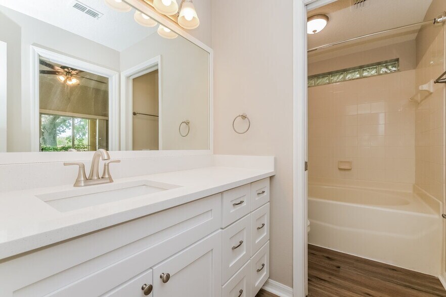 Building Photo - 1843 Horsechestnut Ct