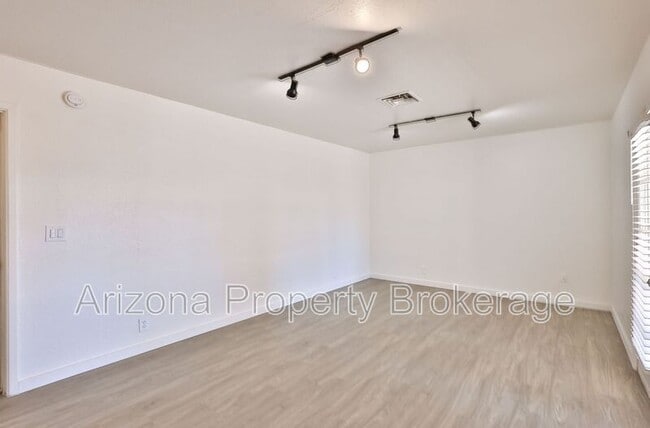 Building Photo - 3009 E Caballero St