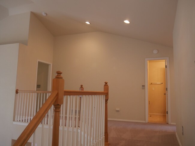 Building Photo - 4 Bed / 3.5 Bath in University Park with AC