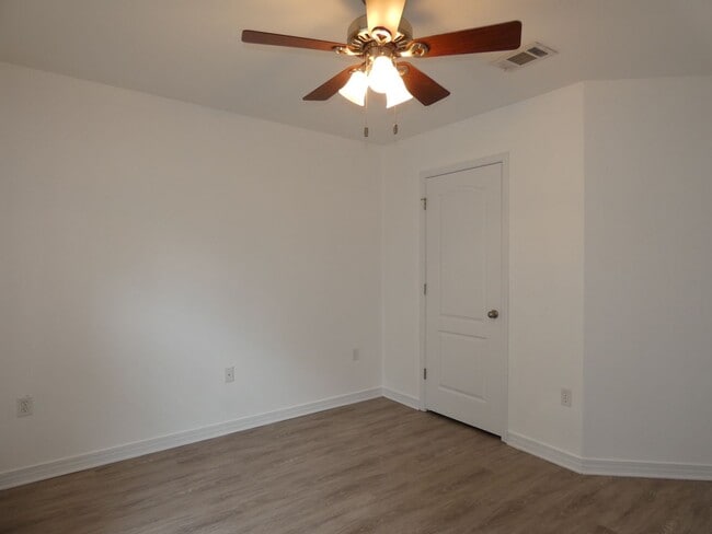 Building Photo - 4-Bedroom All Brick Home - Gulf Breeze