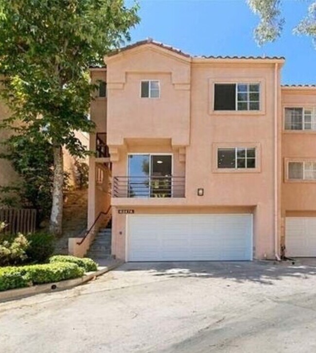 Triple-Level Town House - 4347 Freedom Dr
