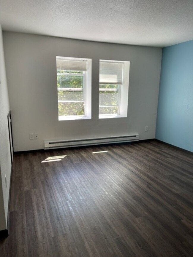 Building Photo - 2110 NE 65th St