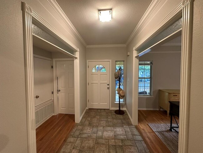 Building Photo - 311 Le Grande Ave