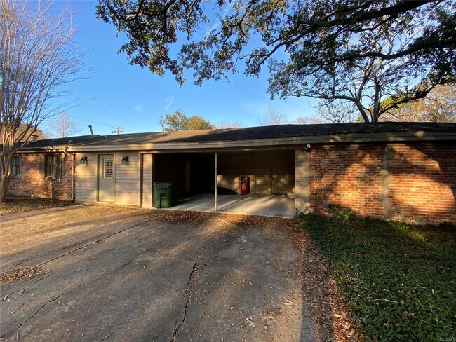 Building Photo - 2439 Hermitage Dr
