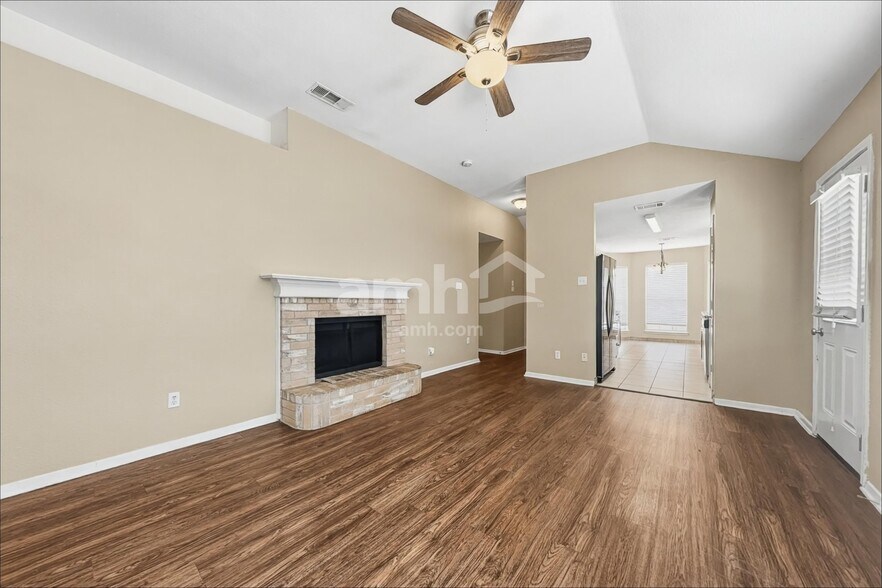 Building Photo - 1325 Misty Dr