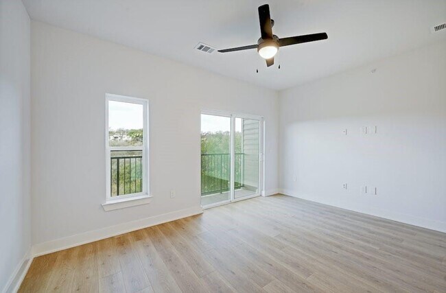 Building Photo - 2500 Longview St