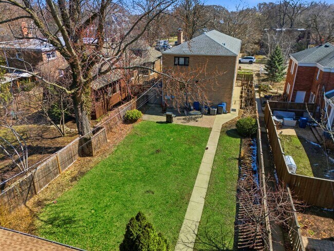 Building Photo - 556 Barton Ave