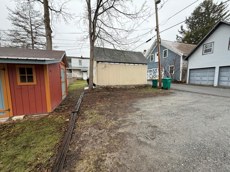 Building Photo - 107 Van Dam St