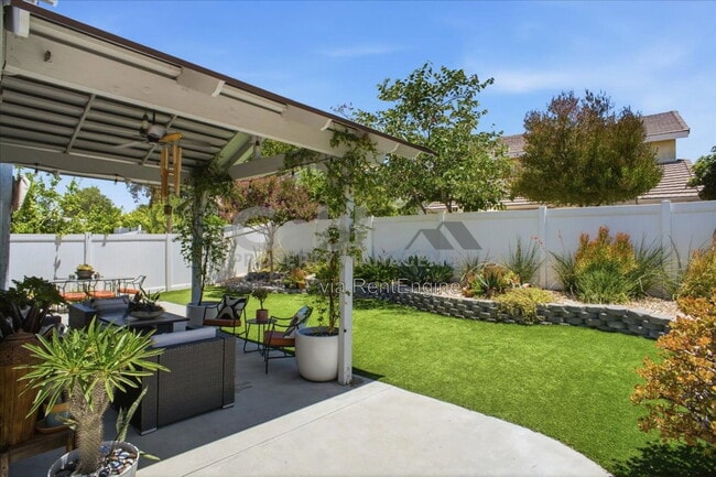 Building Photo - 26848 Hummingbird Cir