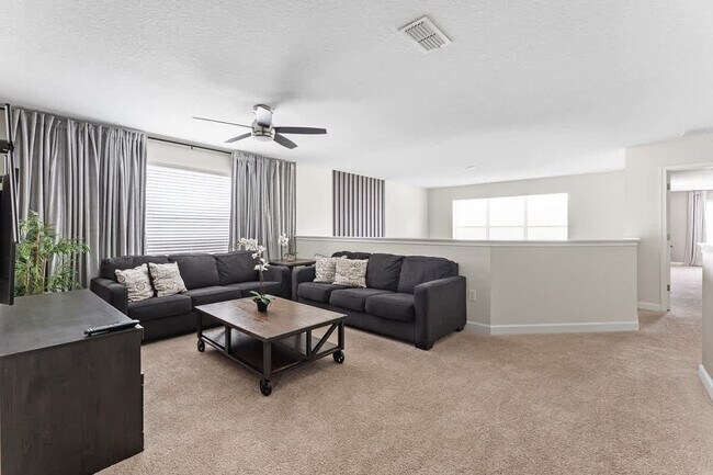 Building Photo - 4702 Sleepy Hollow Dr