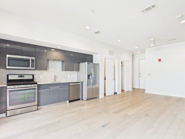 Building Photo - Modern East Austin Condo with City Views & Unmatched Walkability
