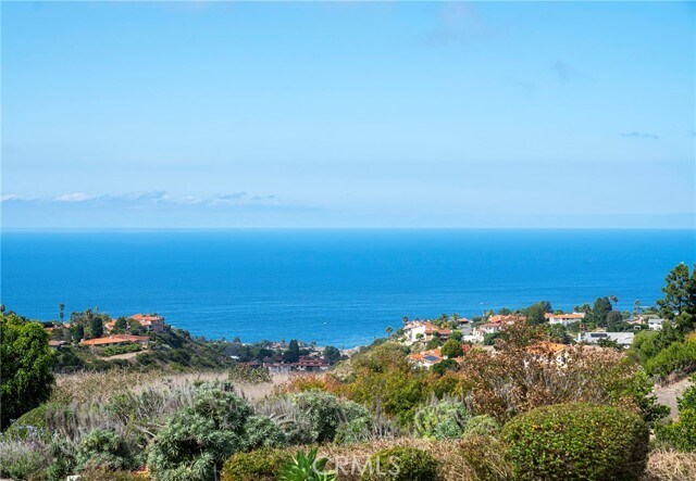 Building Photo - 6542 Ocean Crest Dr
