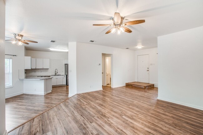 Building Photo - 3 Bedroom/2.5 Bathroom Hunters Chase Subdivision