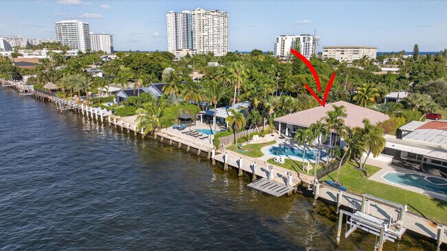 Building Photo - 513 S Riverside Dr