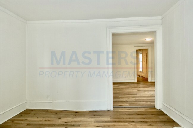 Building Photo - 1026 Oakwood Ave