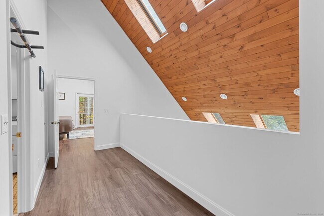 Building Photo - 17 Curtis Dr