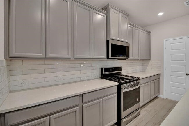 Building Photo - 16012 Oregon Oak Dr