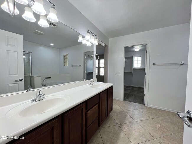 Building Photo - 4642 S Carmine Ln